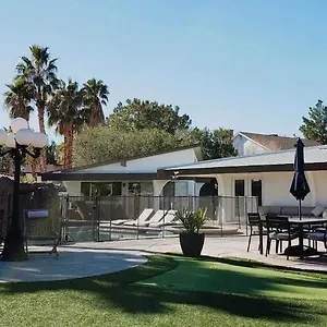 Luxury Oasis: Private Pool, Waterfall Slide & Multi-sport Paradise Villa Las Vegas